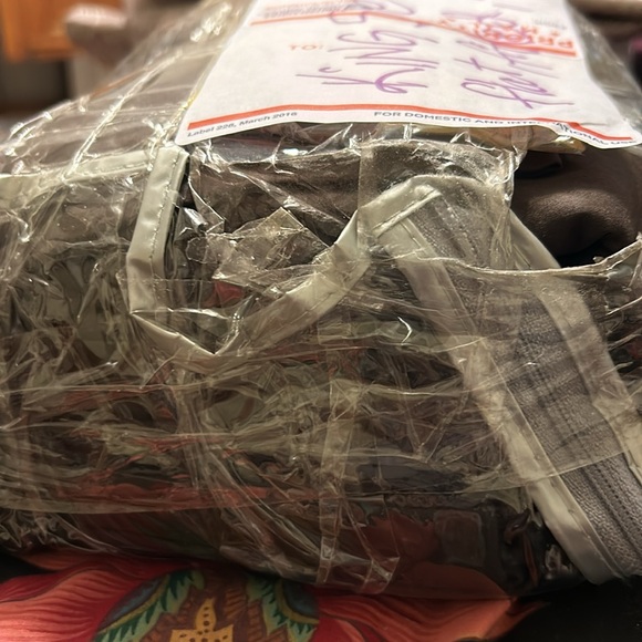 NWT BLACK KING SIZE SET. Washable, very soft, still in bag - Picture 4 of 6